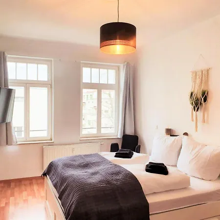 Stilvolles Mit 2 Schlafzimmern & Balkon - Nahe Flughafen, Porsche Und Messe Apartamento