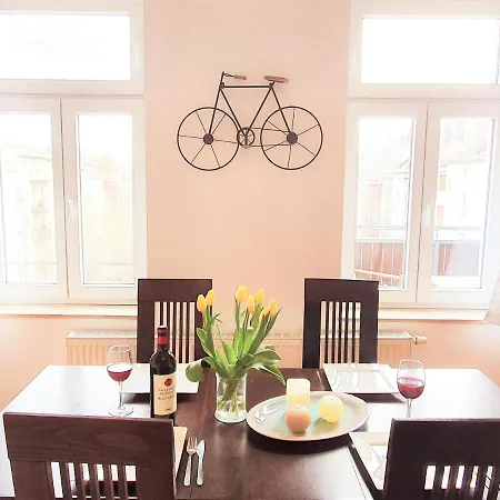 Stilvolles Mit 2 Schlafzimmern & Balkon - Nahe Flughafen, Porsche Und Messe