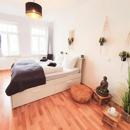 Apartamento Stilvolles Mit 2 Schlafzimmern & Balkon - Nahe Flughafen, Porsche Und Messe