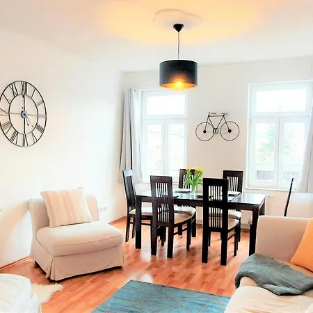 Apartamento Stilvolles Mit 2 Schlafzimmern & Balkon - Nahe Flughafen, Porsche Und Messe *