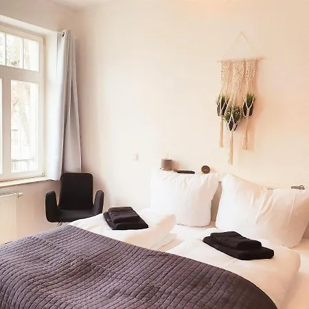 Stilvolles Mit 2 Schlafzimmern & Balkon - Nahe Flughafen, Porsche Und Messe * Leipzig