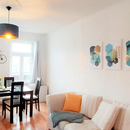 Stilvolles Mit 2 Schlafzimmern & Balkon - Nahe Flughafen, Porsche Und Messe Apartamento *