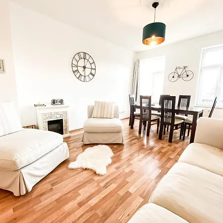 Stilvolles Mit 2 Schlafzimmern & Balkon - Nahe Flughafen, Porsche Und Messe * Leipzig