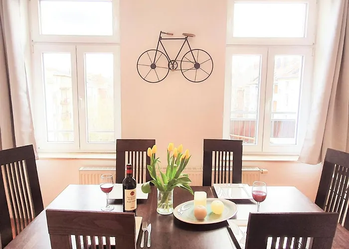 Stilvolles Mit 2 Schlafzimmern & Balkon - Nahe Flughafen, Porsche Und Messe