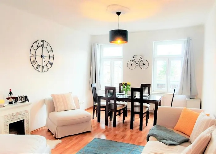 Apartamento Stilvolles Mit 2 Schlafzimmern & Balkon - Nahe Flughafen, Porsche Und Messe *