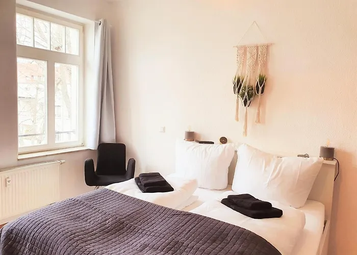 Stilvolles Mit 2 Schlafzimmern & Balkon - Nahe Flughafen, Porsche Und Messe * Leipzig